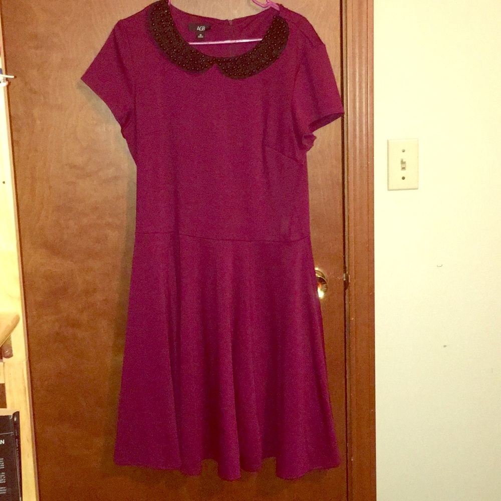 Beautiful burgundy dress w/ black Peter Pan collar